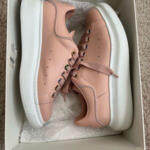 Alexander McQueen Oversized Sneaker ‘Shell’